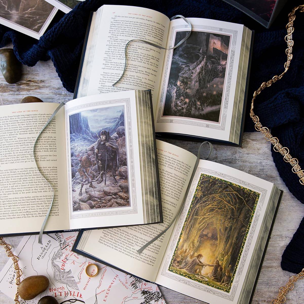 The Lord of the Rings Deluxe Illustrated Box Image 5