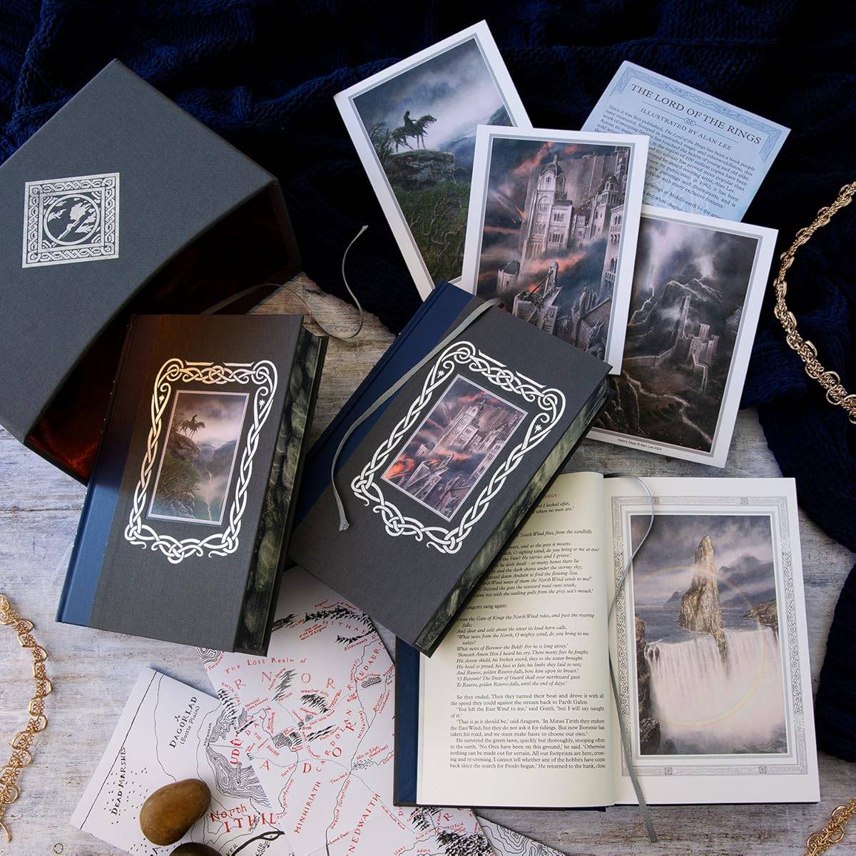 The Lord of the Rings Deluxe Illustrated Box Set Image 2